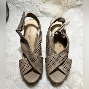 Chinese Laundry Tan Sandals with Crisscross Straps